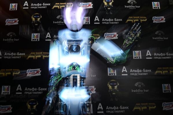 Робот Теспиан, представленный участникам пресс-конференции, посвященной фестивалю Alfa Future People в Москве