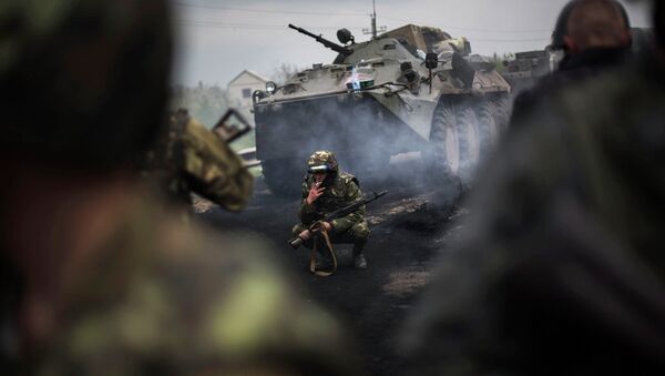 Украинские военнослужащие на блокпосту недалеко от Славянска. Архивное фото