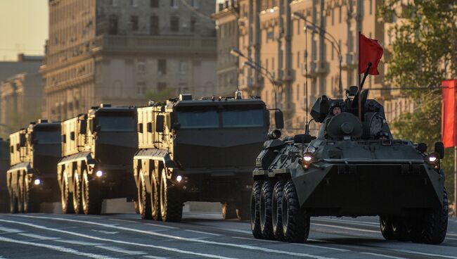 Военная техника во время репетиции Парада Победы. Архивное фото