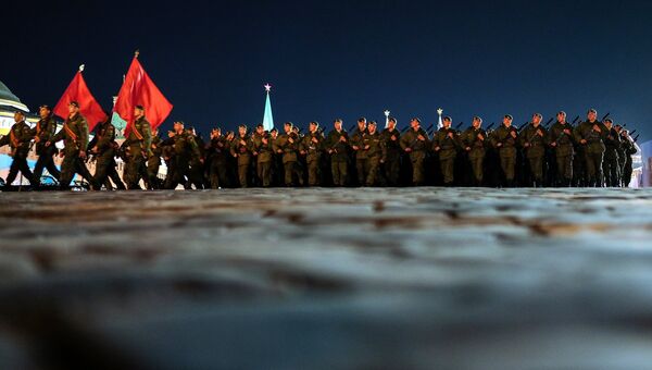Военнослужащие во время репетиции Парада Победы. Архивное фото