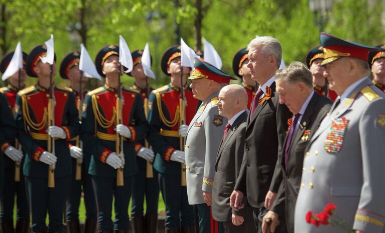 Церемония возложения венков и цветов к Могиле Неизвестного Солдата