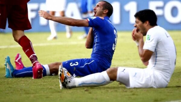 Инцидент с Суаресом и гол Година - что принес матч Уругвая с Италией