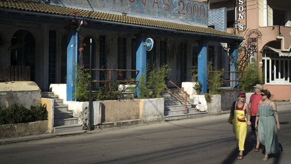Заброшенные гостиницы в деревне Беница на греческом острове Корфу. Архивное фото