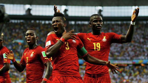 Футболисты Ганы радуются забитому мячу в матче против сборной Германии