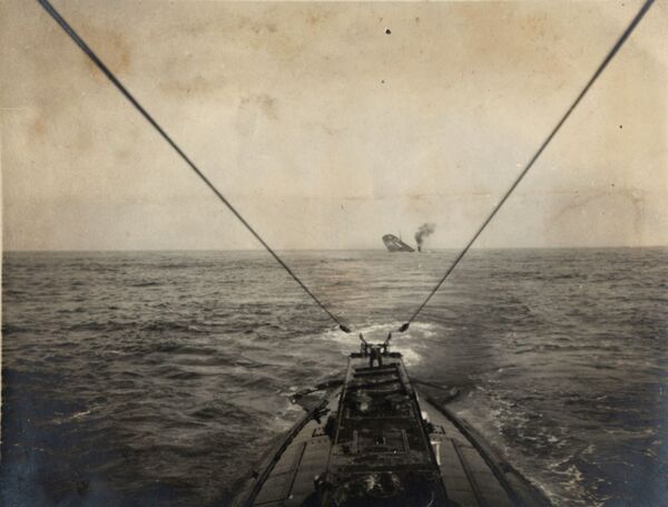 Атака германской подводной лодки в Атлантическом океане.
