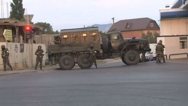 Силовики уничтожили двух боевиков в Дагестане. Кадры спецоперации