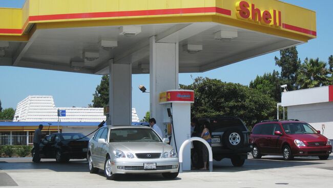 Автозаправочная станция концерна Shell. Архивное фото