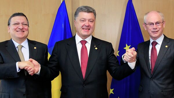 Петр Порошенко, Херман ван Ромпей, Жозе Мануэл Баррозу в Брюсселе 27 июня 2014