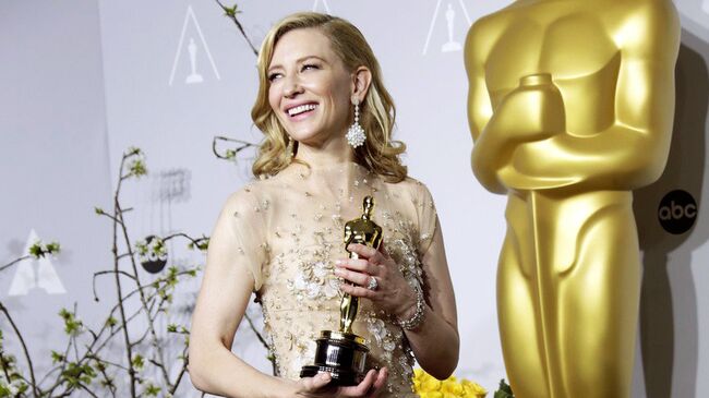 Актриса Кейт Бланшетт на 86-й церемонии вручения премии Оскар Актриса Кейт Бланшетт на 86-й церемонии вручения премии Оскар