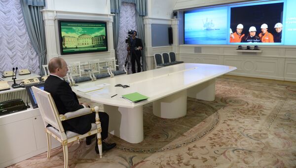 В.Путин провел видеоконференцию с буровой платформой Беркут
