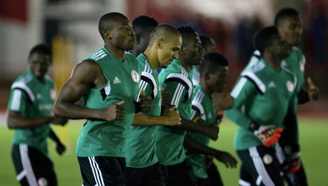 Тренировка футболистов сборной Нигерии перед 1/8 финала чемпионата мира