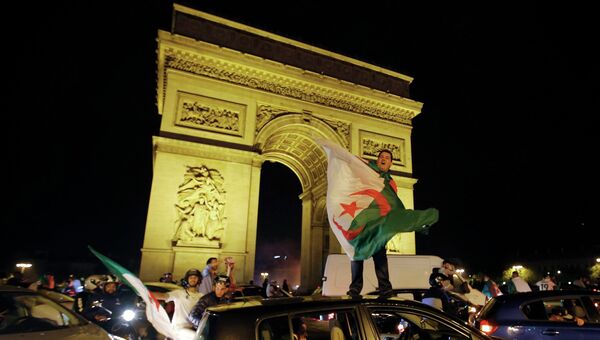 Фанаты сборной команды Алжира устроили беспорядки в центре Парижа