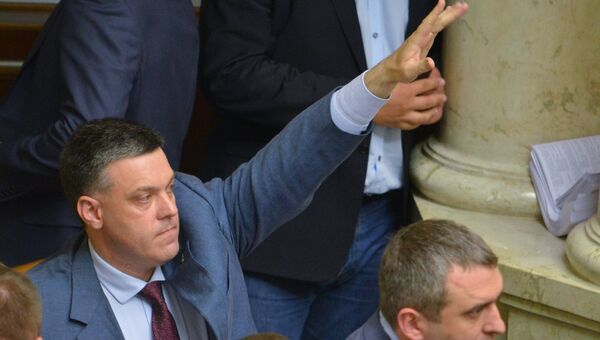 Лидер националистической партии Свобода Олег Тягнибок на заседании Рады . Архивное фото
