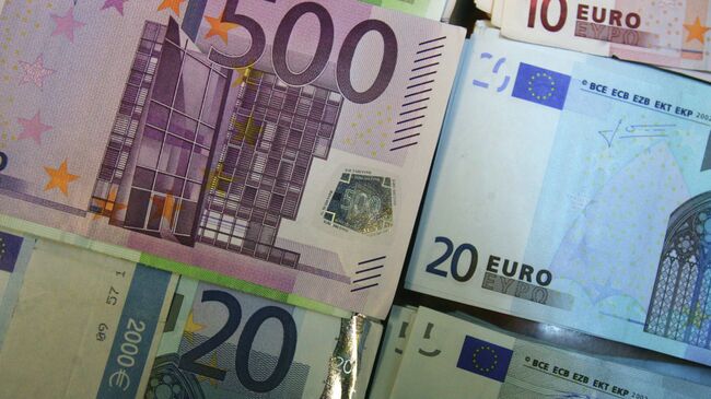 Купюры евро разного достоинства. Архивное фото