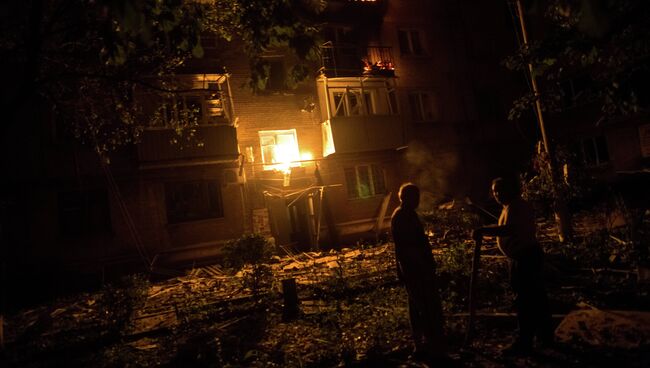 Последствия артиллерийского удара по жилым домам Славянска. Архивное фото