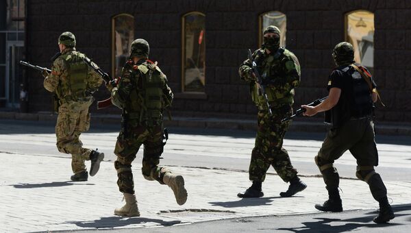 Вооруженные люди в Донецке. Архивное фото