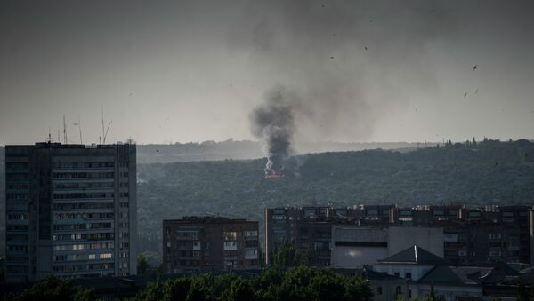 Вид на город Луганск во время обстрела