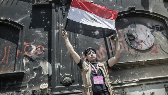 Протестующие разгромили офис Братьев-мусульман в Каире