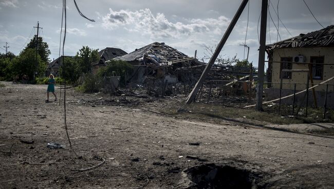 Дома, пострадавшие во время авиационного удара вооруженных сил Украины по станице Луганская