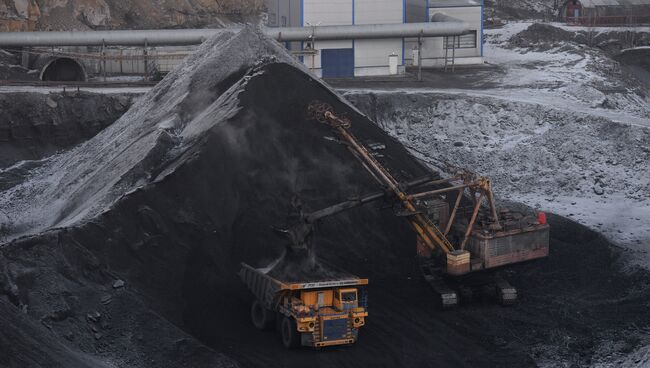 Угольная шахта открытого типа, архивное фото