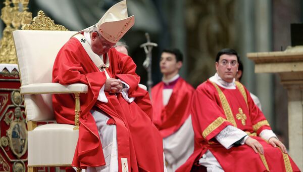 Папа Римский Франциск в соборе Святого Петра в Ватикане
