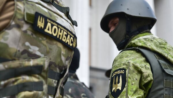 Бойцы батальона Донбасс у здания Верховной Рады Украины в Киеве. Архивное фото