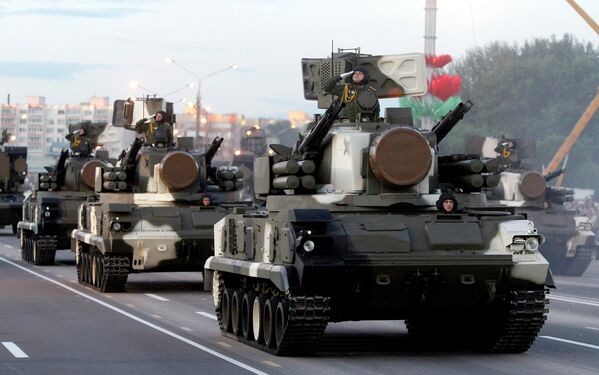 Зенитные ракетно-пушечные комплексы на военном параде в Минске