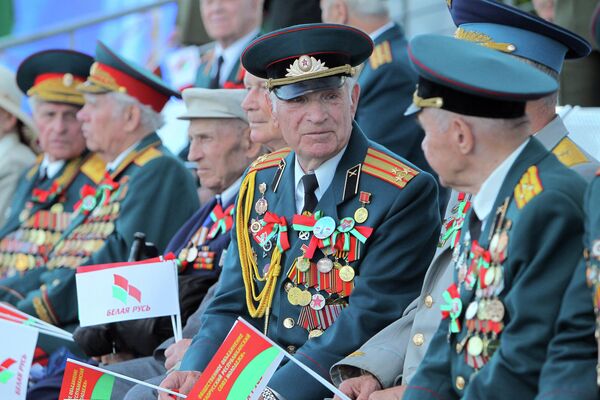 Ветераны Великой Отечественной войны на военном параде в Минске