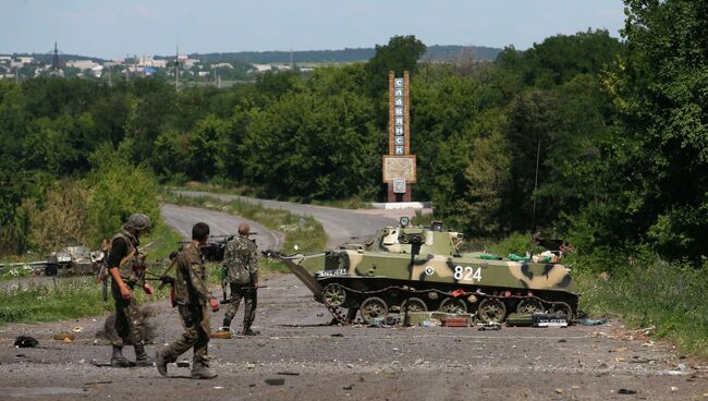 Украинские военные на въезде в Славянск