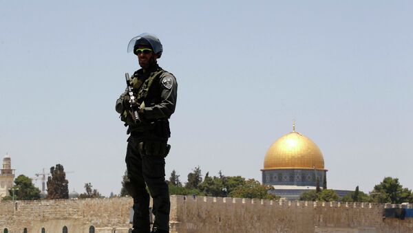 Израильский полицейский в Иерусалиме