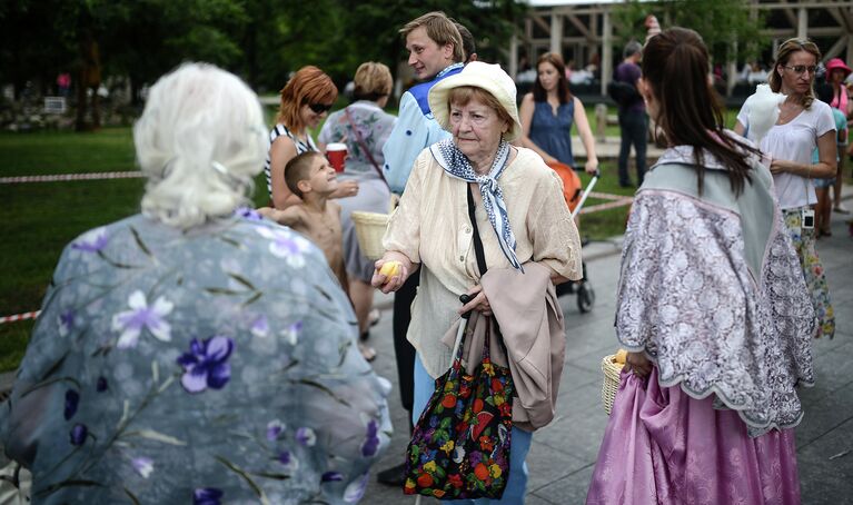 Многонациональный праздник культуры и искусства Абрикос в парке Музеон в Москве