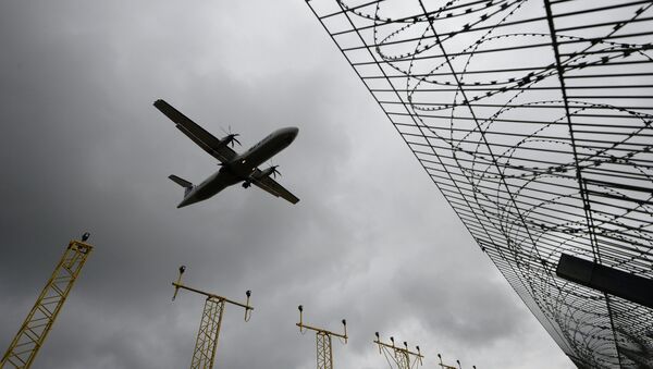 Самолет заходит на посадку в аэропорту Внуково