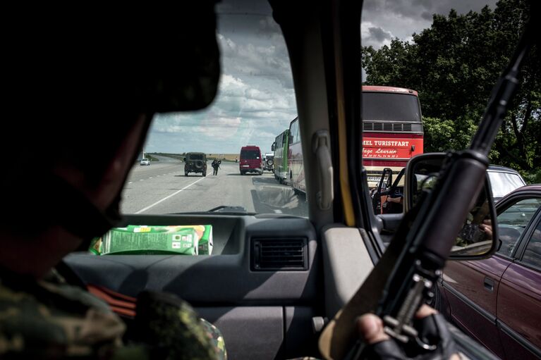 Колонна беженцев из Луганской области