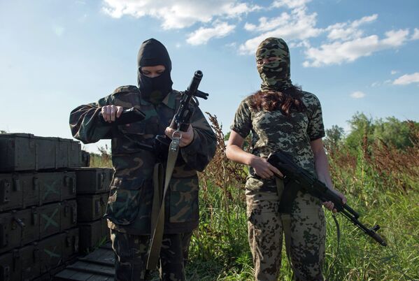 Девушки из женского подразделения батальона Русь ополчения Донбасса