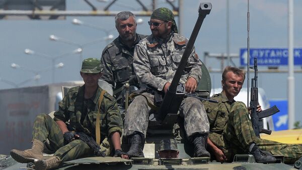 Военная техника ополченцев в районе блок-поста  Ясиноватский в Донецке