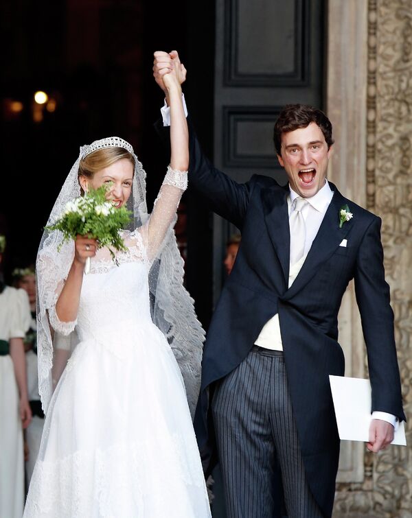 Бельгийский принц Амадео и итальянская журналистка Элизабетте Марии Росбох фон Волкенштайн во время браксочетания