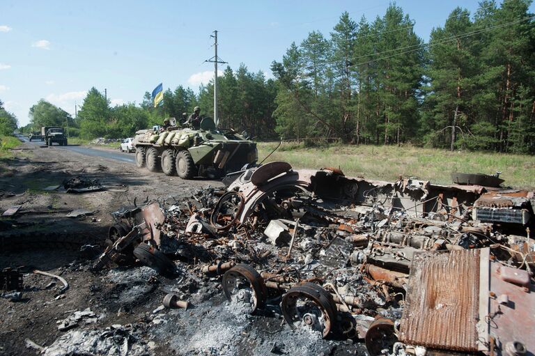 Украинские войска на КПП в поселке Красный Лиман