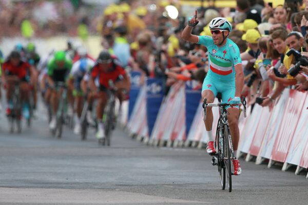 Итальянский велогонщик Винченцо Нибали на финише второго этапа Тур де Франс в Шеффилде