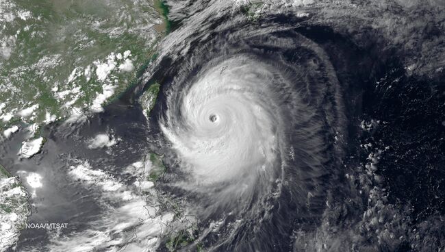 Тайфун Ногури в Тихом океане