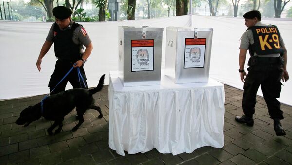 Избирательный участок в Индонезии