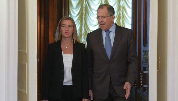 Глава дипломатии ЕС Федерика Могерини и министр иностранных дел РФ Сергей Лавров. Архивное фото