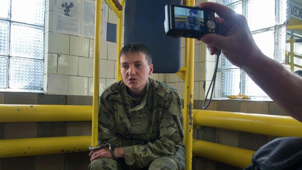 Украинский офицер Надежда Савченко после задержания в Луганске. Архивное фото