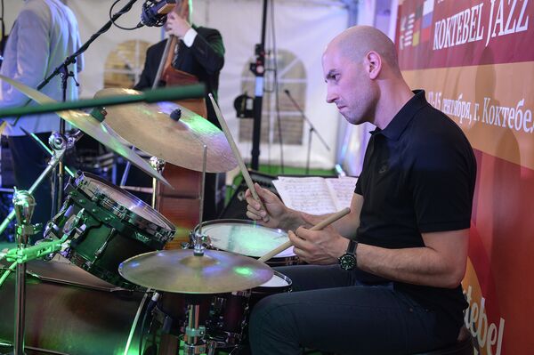 Музыкант Давид Петров во время мероприятия Koktebel Jazz Pre-Party