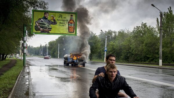 Последствия минометного обстрела Луганска. Архивное фото