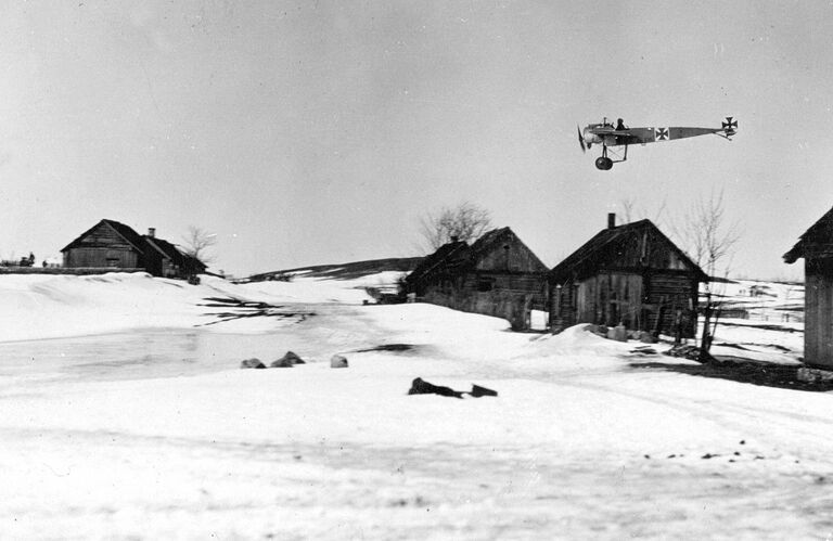 Полет немецкого самолета Fokker на восточном фронте Первой мировой войны Полет немецкого самолета Fokker на восточном фронте Первой мировой войны