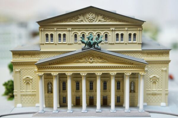 Макет Большого театра демонстрируют во время показа макета Москвы в архитектурно-строительном центре Дом на Брестской