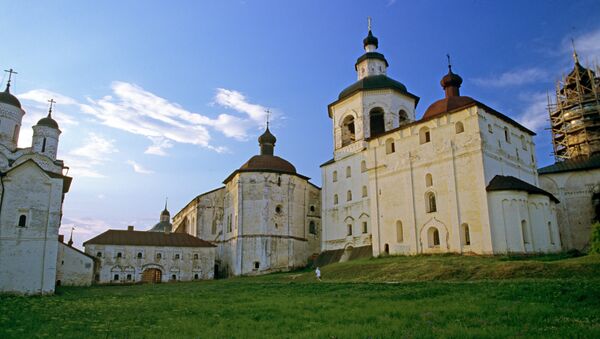 Вид Успенского монастыря, входящего в ансамбль Кирилло-Белозерского монастыря