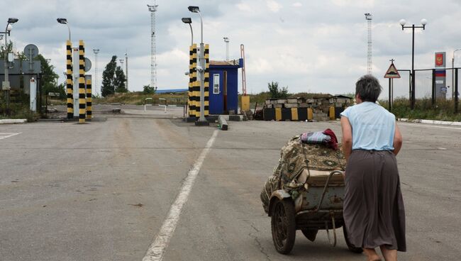 На пограничном пункте пропуска в Луганской области. Архивное фото