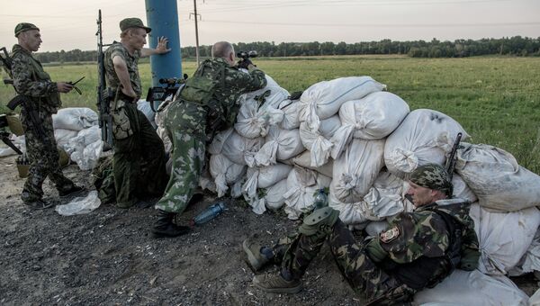 Бойцы батальона народного ополчения Восток во время боя за аэропорт в Донецке, архивное фото