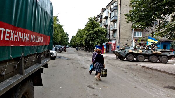 Украинские военные на одной из улиц Славянска
